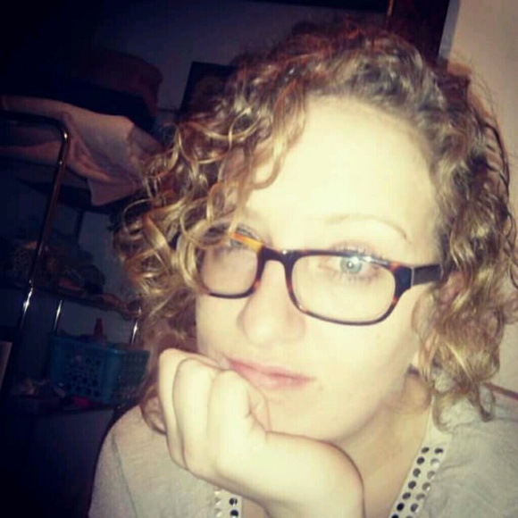 Meet your Posher, Sarah - Picture 1 of 1